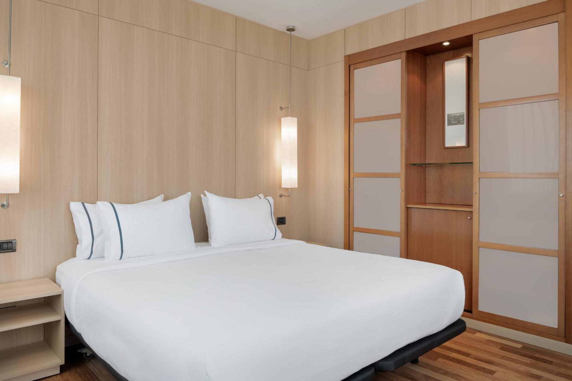 Ac Hotel Malaga Palacio By Marriott Exterior photo