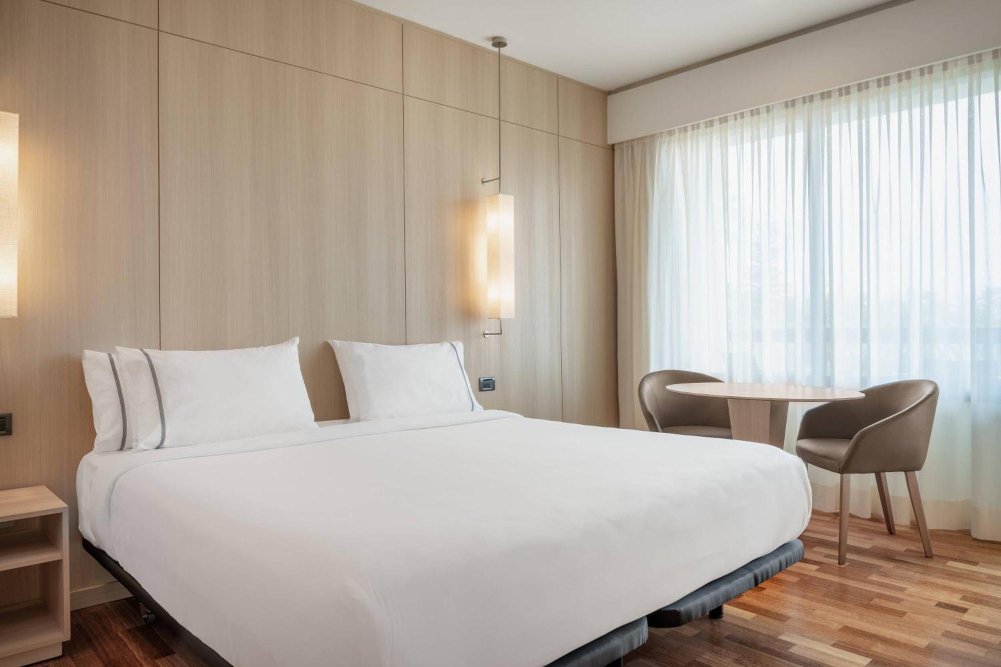 Ac Hotel Malaga Palacio By Marriott Exterior photo