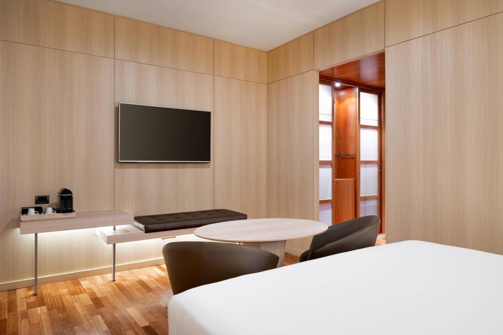 Ac Hotel Malaga Palacio By Marriott Exterior photo